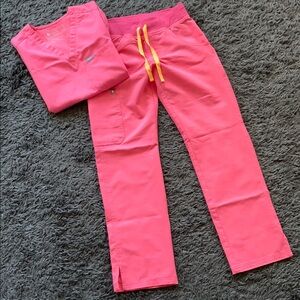 FIGS SET IN NEON PINK *LIMITED-EDITION COLOR*